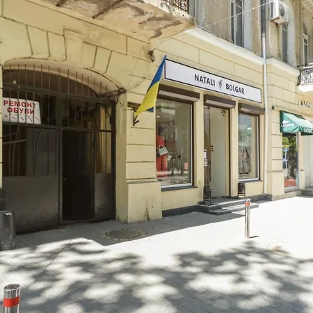 Апартаменти Comfortable In The Very Center Of *