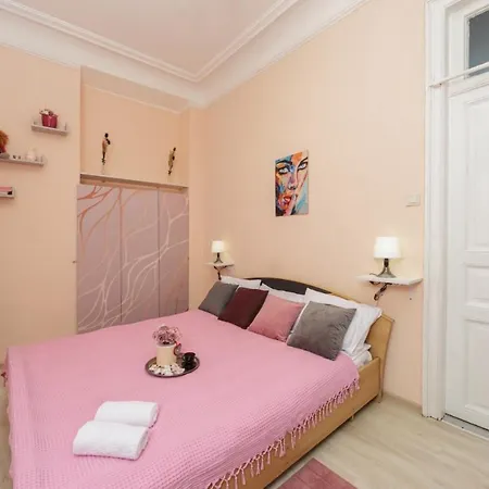Apartment Comfortable In The Very Center Of *